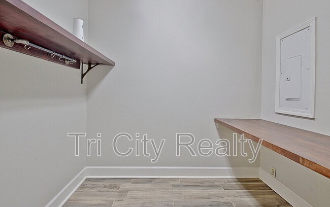 Building Photo - 210 Bella Rosa