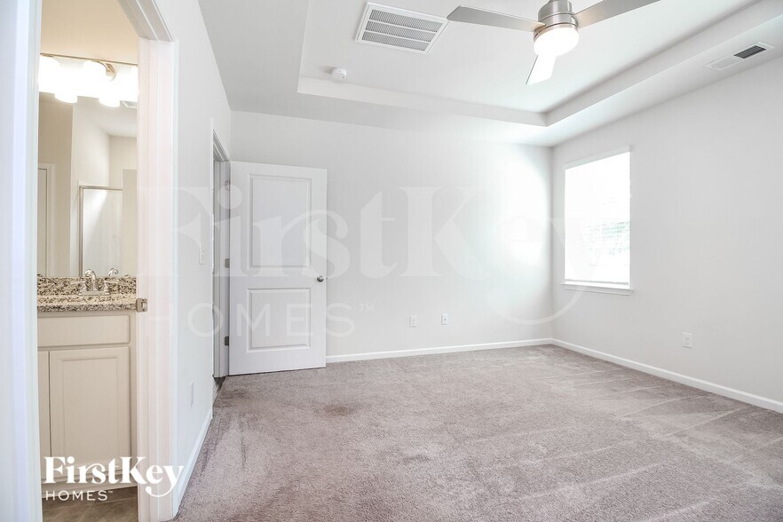 Building Photo - 1205 Mission Hill Ln