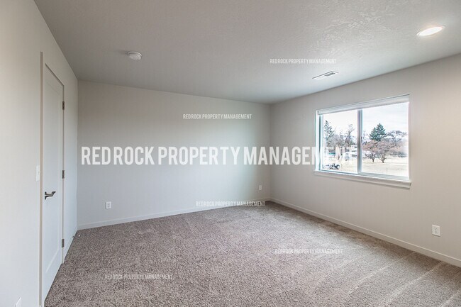 Building Photo - 203 Woodlawn Ln