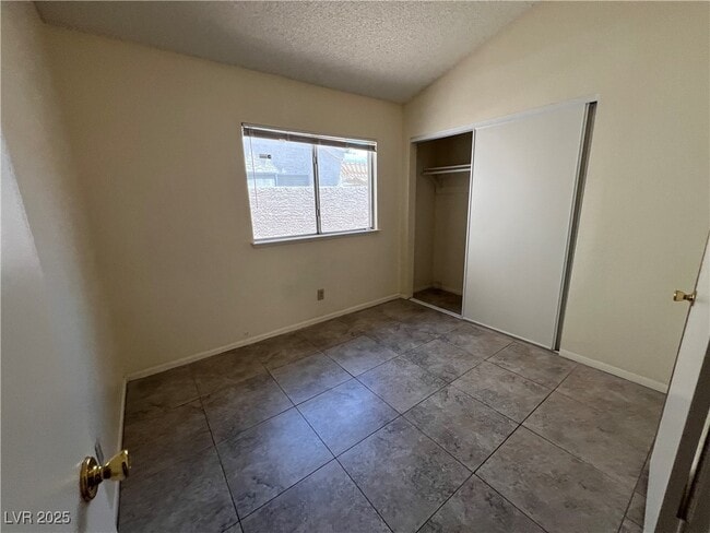 Building Photo - 8901 Clear Blue Dr