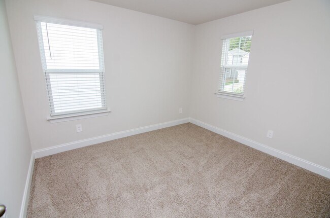 Building Photo - 4960 Trail Ridge Ct