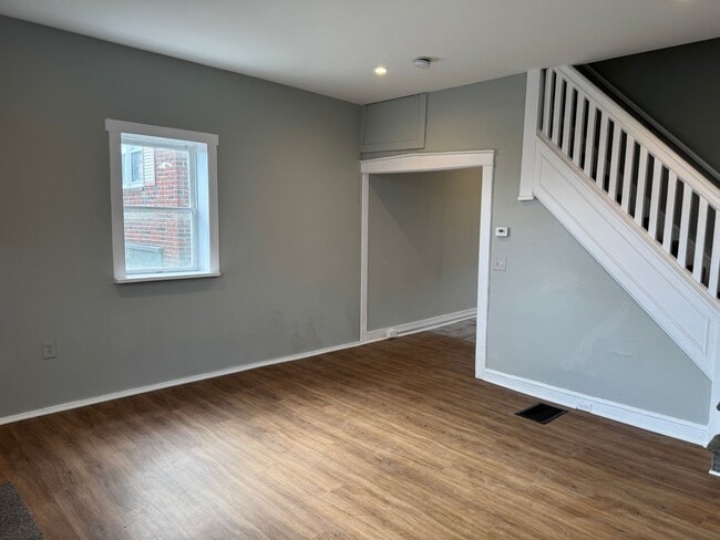 Building Photo - Beautiful 3 Bedroom Home with a Bonus Room in Lancaster City!