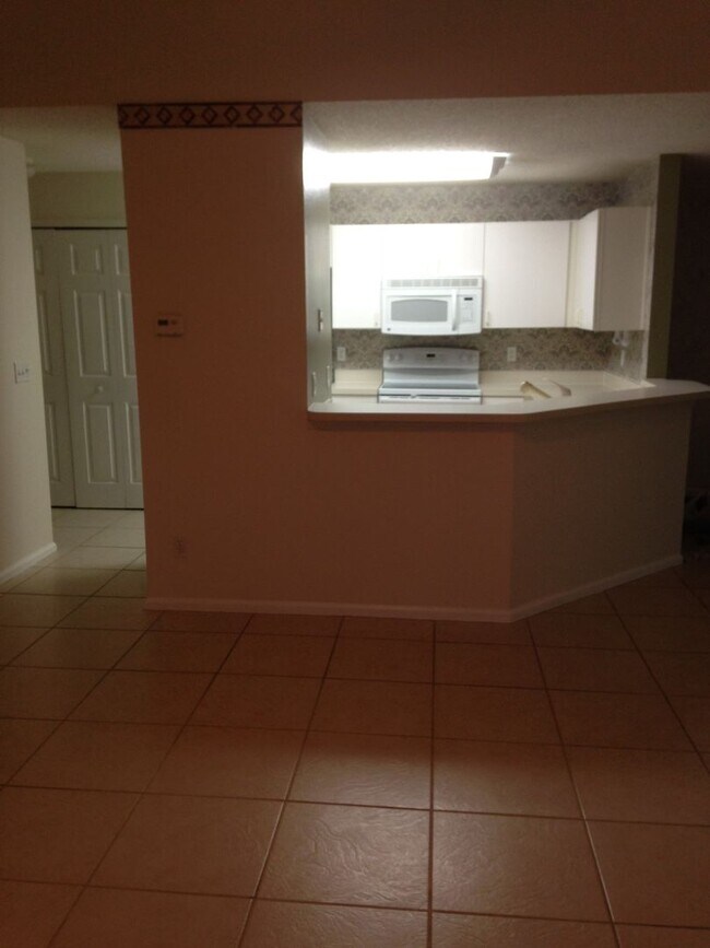 Building Photo - 800 Ironwood Dr