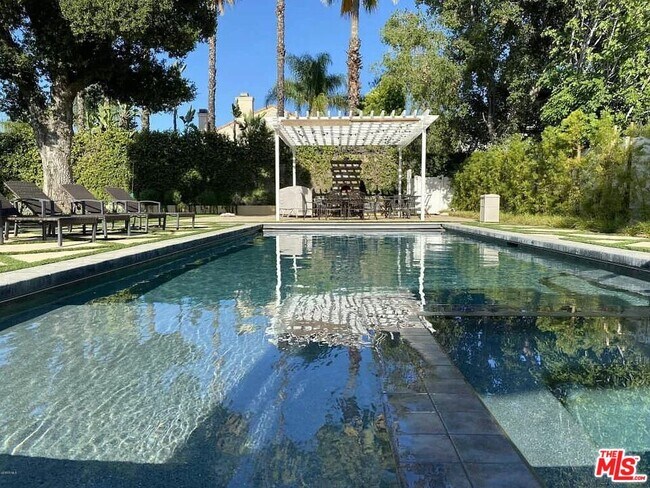 Building Photo - 5086 Avenida Hacienda