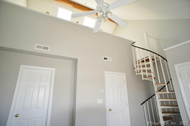 Building Photo - 32 Oakwood Ave