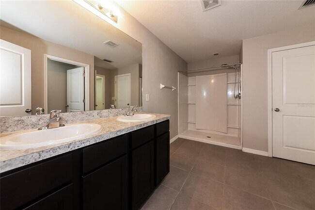 Building Photo - 5012 San Palermo Dr