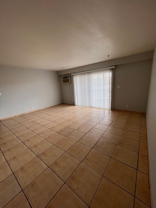Building Photo - Located in Old town Yucca Valley