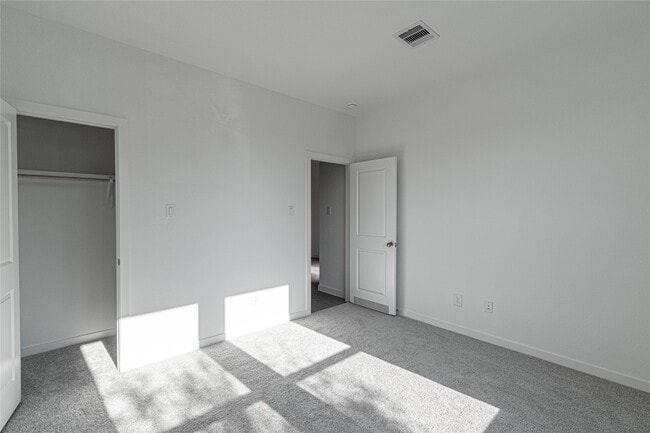 Building Photo - 3022 Palm Branch Dr
