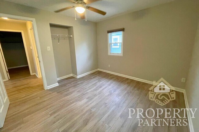 Building Photo - 4929 Kingsley Dr