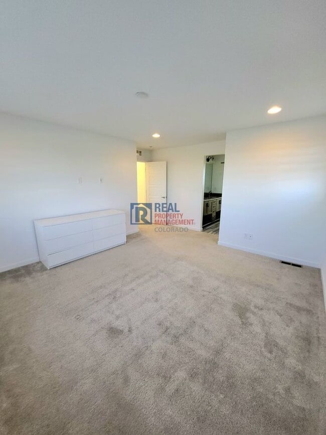 Building Photo - 14381 Mosaic Ave