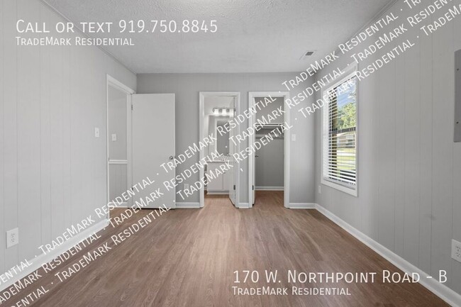 Building Photo - Newly Renovated 2 Bedroom, 2 Bathroom Duplex