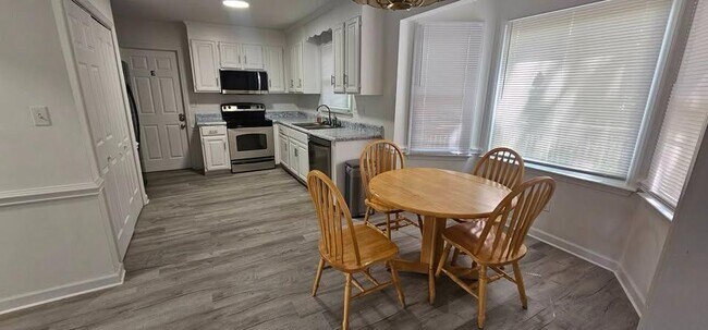 Building Photo - 438 Blue Rock Dr