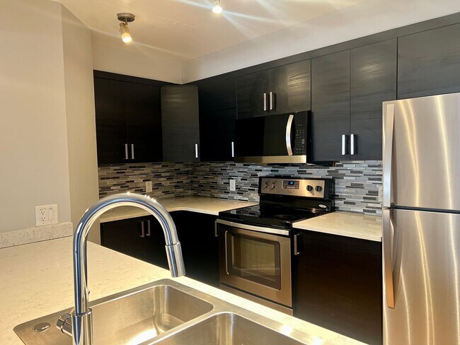 Building Photo - 2 Bedroom 2 Bathroom Aurora Condo!  ***Move-In Special***