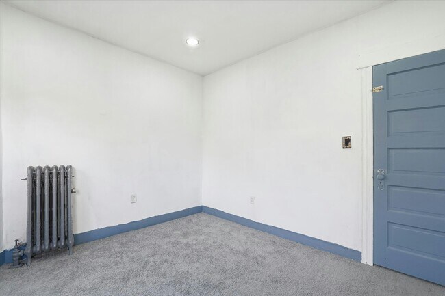 Building Photo - 940 Monroe Ave