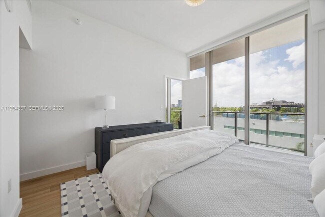 Building Photo - 2678 Tigertail Ave