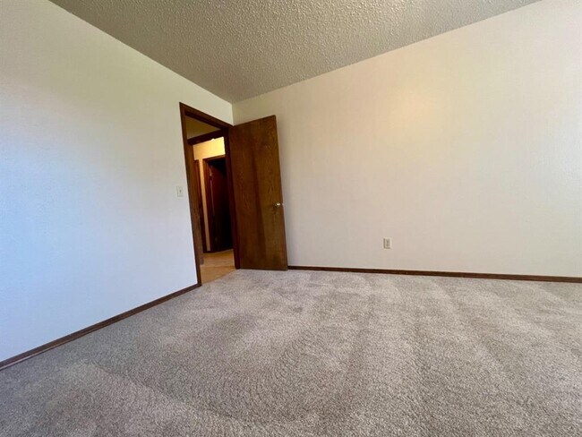 Building Photo - 1329 NE 20th Pl