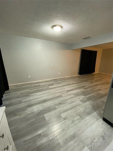 Building Photo - 716 Royal Crest Dr