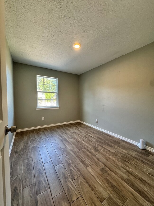 Building Photo - 7886 Locksley Rd