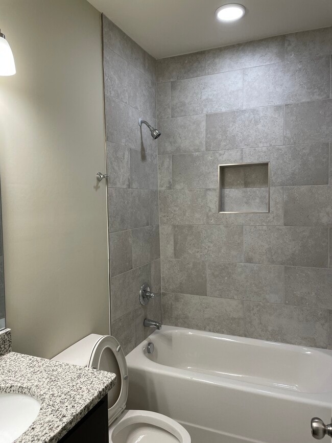 Building Photo - 704 Moore St