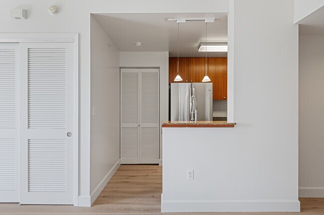 Building Photo - 246 2nd St