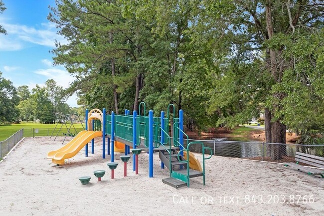 Building Photo - 7885 Park Gate Dr