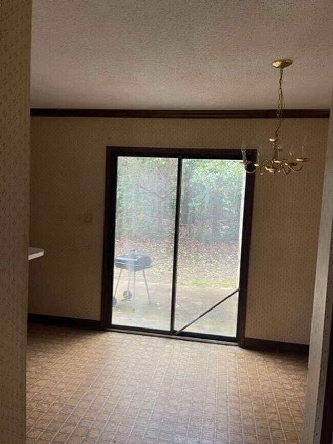 Building Photo - Duplex Spartanburg