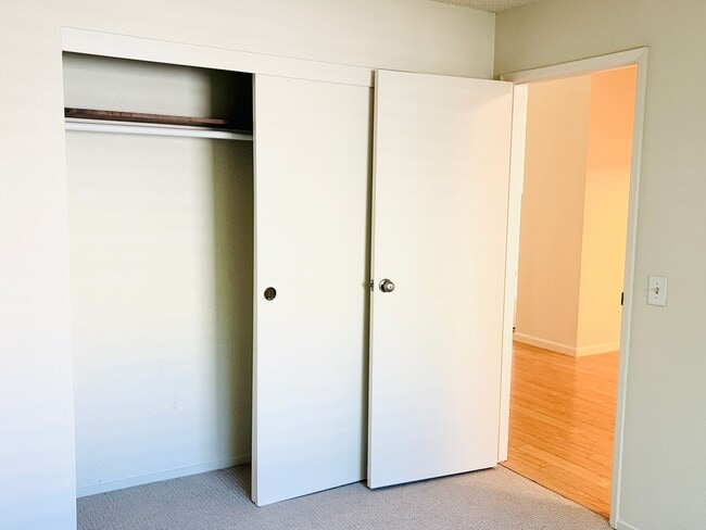 Building Photo - House like 2bed/1.5 Bath Condo with Spacious Corner Yard and 2 Car Garage