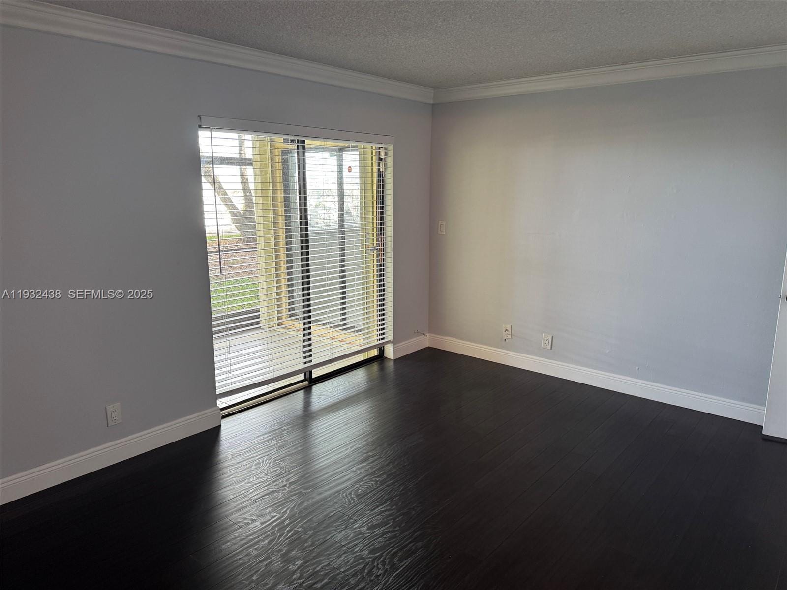 Building Photo - 185 Lakeview Dr