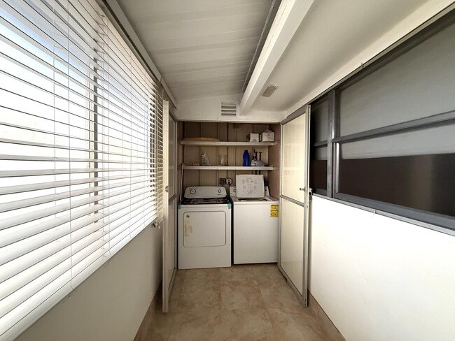 Building Photo - 569 Monaco Way