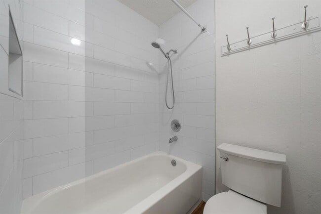 Building Photo - 9618 Sugar Hill Dr