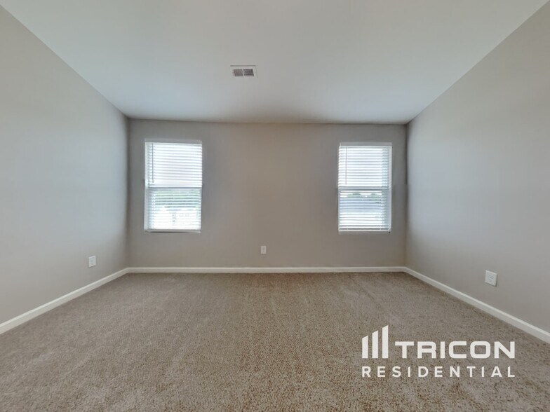 Building Photo - 335 Thistle Downs Dr