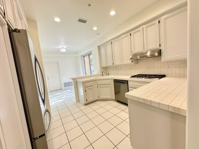 Building Photo - PRICE REDUCTION- Beautiful home located in the coveted Rancho San Rafael area of Glendale
