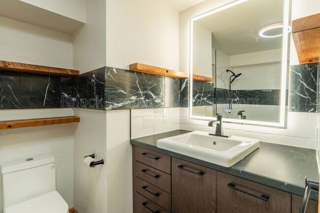 Building Photo - 1815 NW Hoyt St