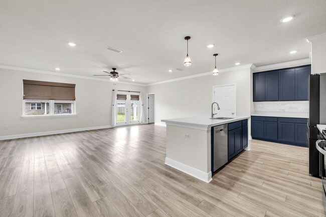 Building Photo - 147 Picnic Pl