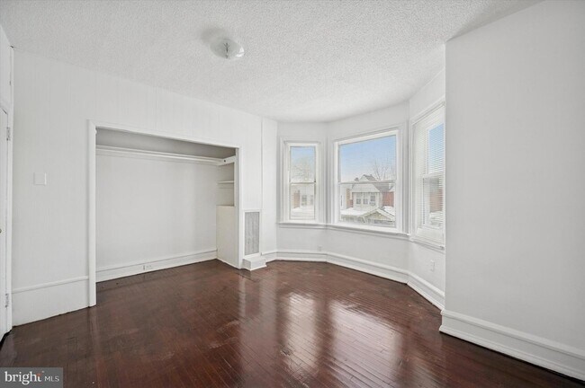 Building Photo - 5753 Hunter St