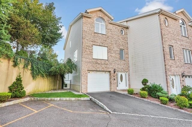 Building Photo - 5 Hops Commons Ct