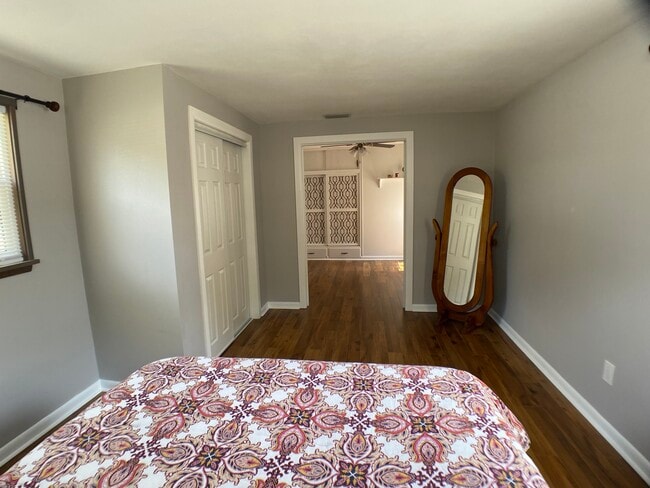 Building Photo - 5718-5713 13th Ave S