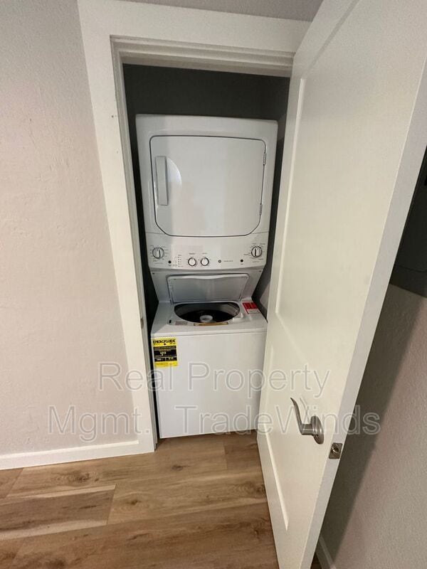 Building Photo - 1211 N Osceola Ave