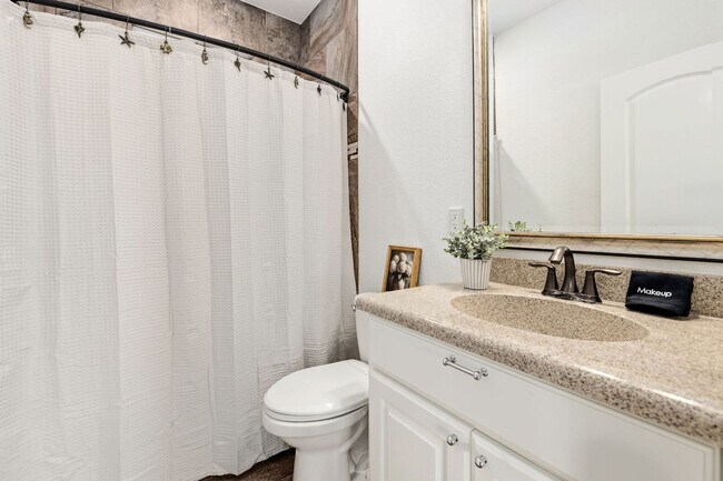 Building Photo - 802 NW D St