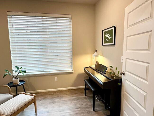 Building Photo - Stunning Stewart Crossing Home!