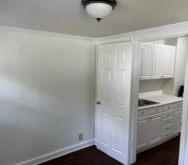 Building Photo - 2803 Robin Hood Dr