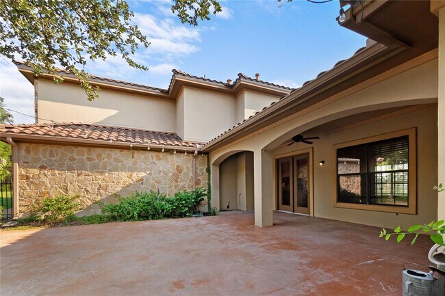 Building Photo - 1702 Lakeway Blvd