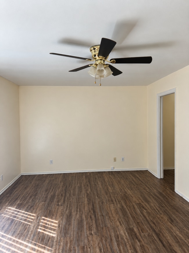 Building Photo - 118 W Dogwood Dr