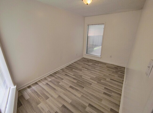 Building Photo - 6439 Kirby Trees Dr