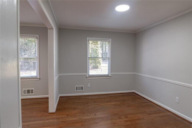 Building Photo - 3599 Lower Roswell Rd