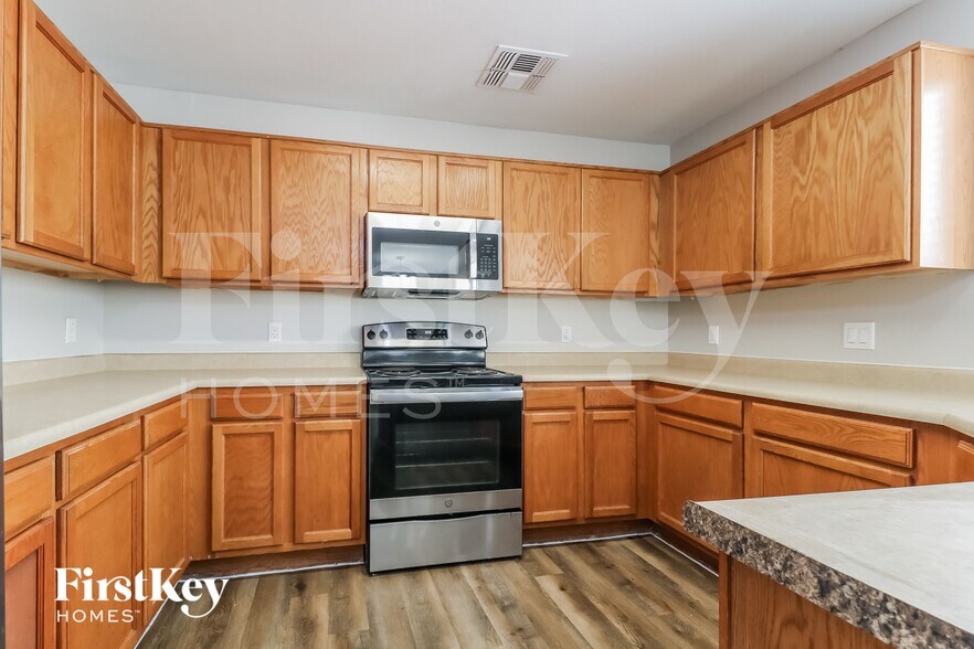 Building Photo - 12214 W Flores Dr