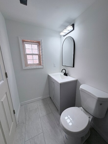 Building Photo - 2104 8th Ave