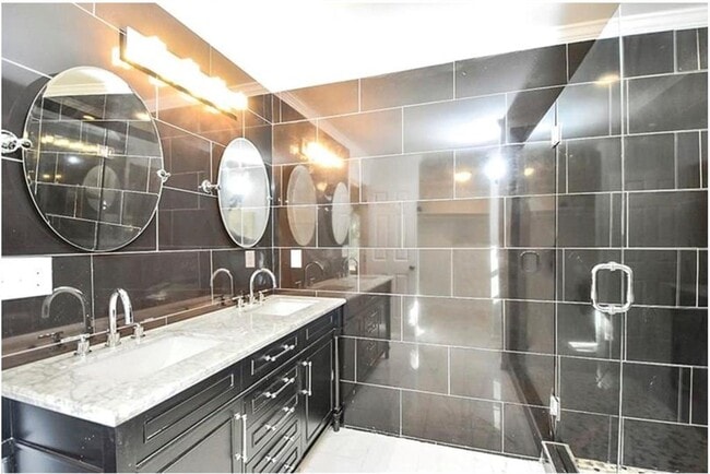 Building Photo - 2783 Meadowview Dr SE