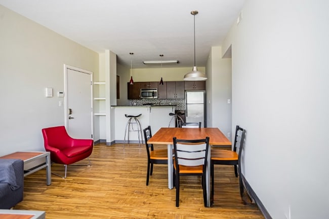 Building Photo - 17 Hundred