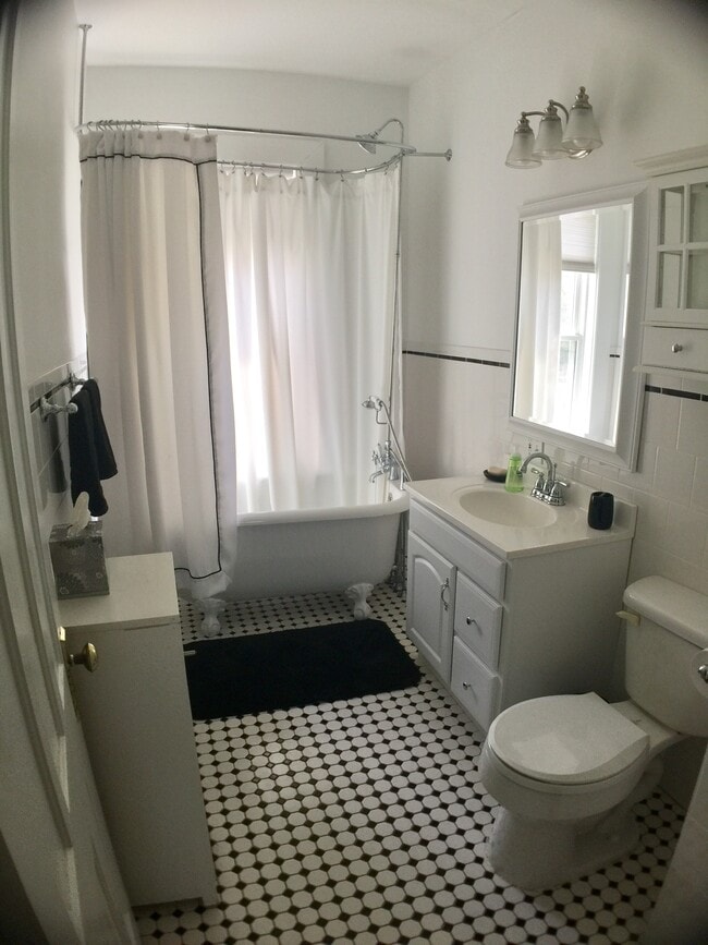 Building Photo - 299 Nelson Ave